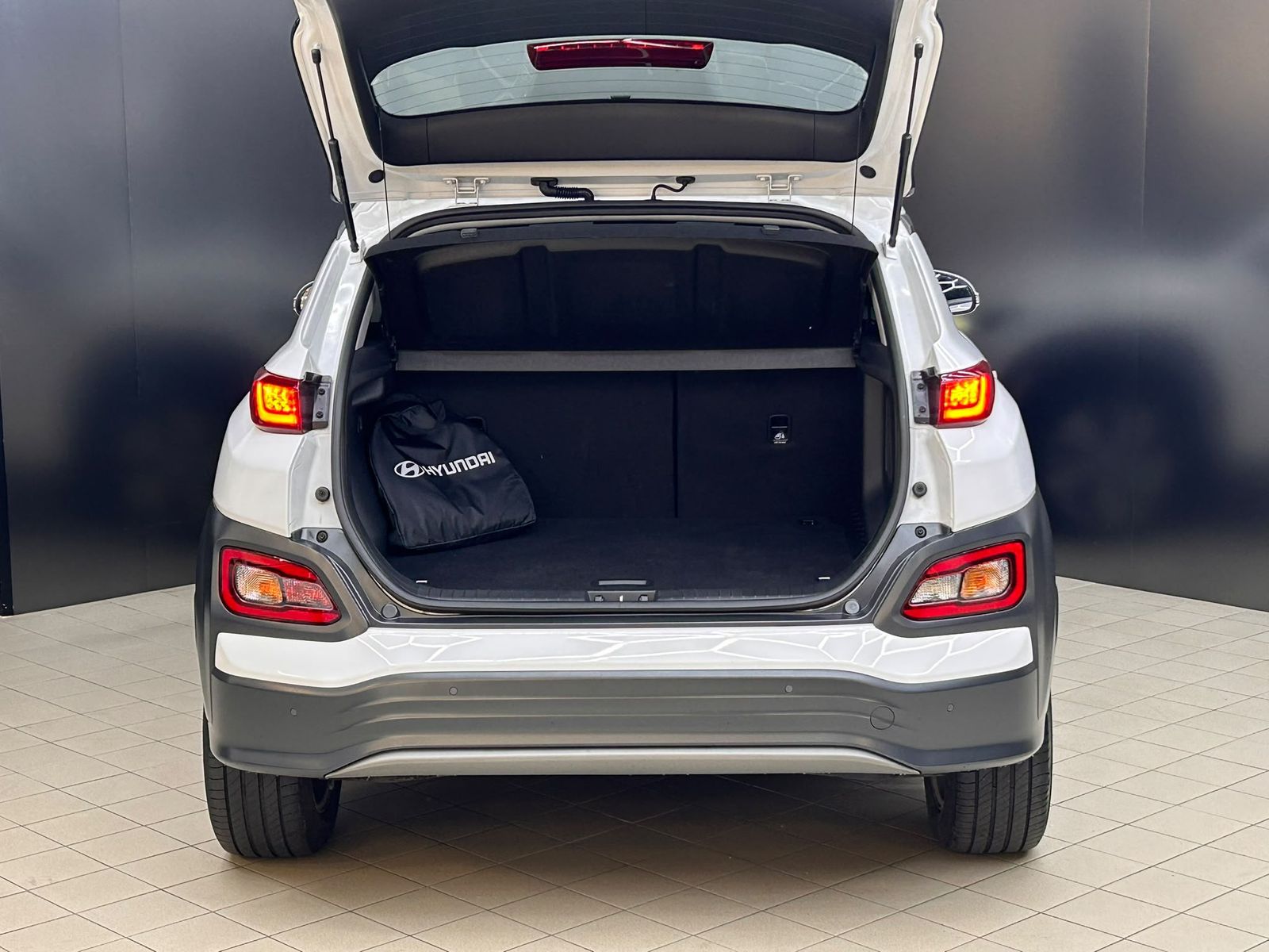 Fahrzeugabbildung Hyundai Kona Elektro Prime PANO+LED+HEAD+KREL+KAM+ACC+WP