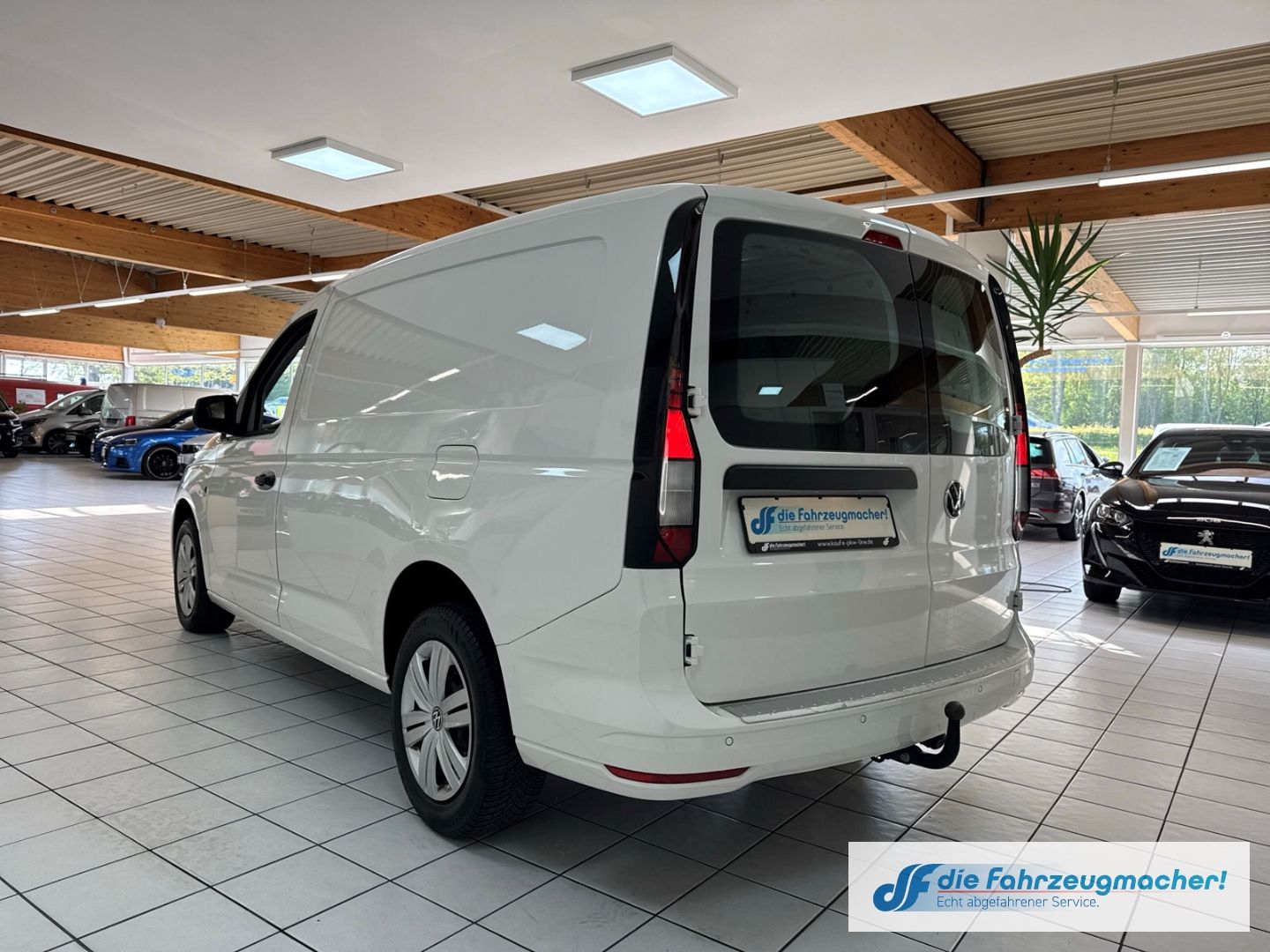 Fahrzeugabbildung Volkswagen Caddy Cargo Maxi DSG AHK 25tkm Temp PDCv+h El. P