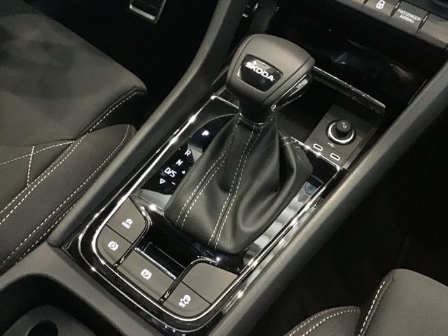 Fahrzeugabbildung Skoda Karoq Sportline 1.5TSI DSG/AHK/ACC/Matrix/Navi