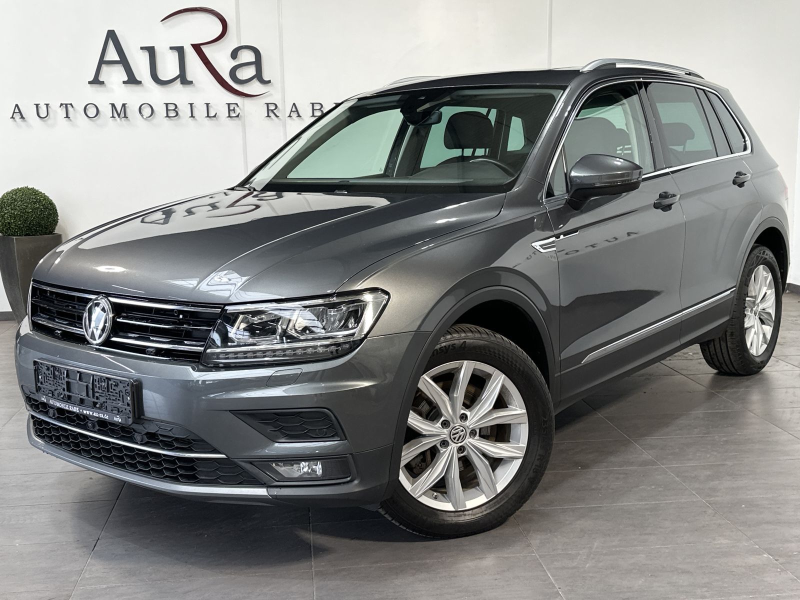 Fahrzeugabbildung Volkswagen Tiguan 2.0 TDI 4M HL NAV+LED+AHK+PANO+360°+ACC