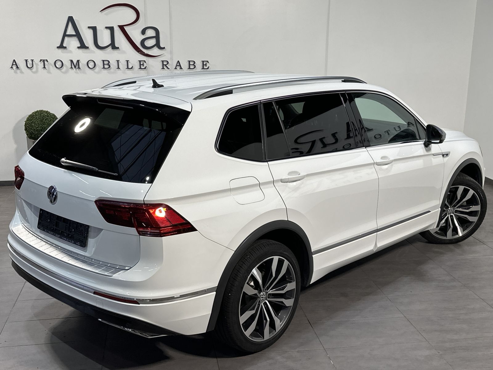 Fahrzeugabbildung Volkswagen Tiguan Allspace 4Motion R-Line NAV+LED+AHK+20ZO