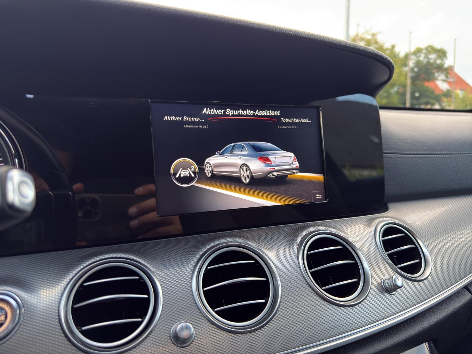 Mercedes-Benz E 220d AMG 9G SHD MULTIB NAVI TOTW CAM TEMP