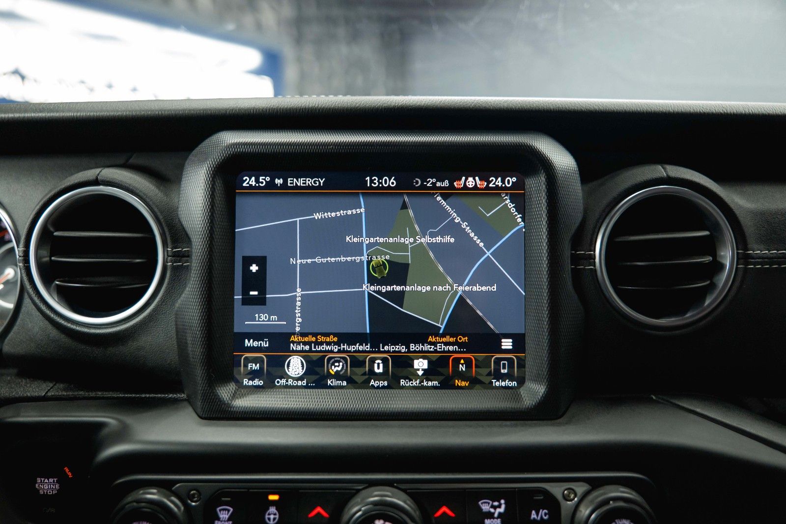 Fahrzeugabbildung Jeep Wrangler Unlimited Sahara OVERLAND 4x4 *LED*ACC*