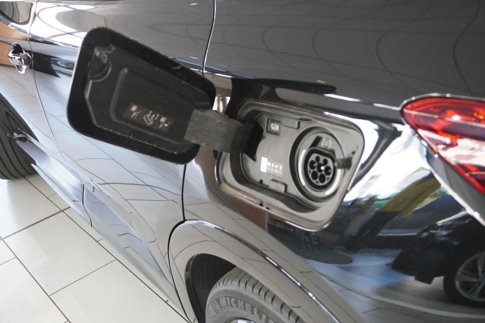 Fahrzeugabbildung Opel Grandland (X) 1.6T GSe HYBRID 4X4 NAVI/LED/SPORT