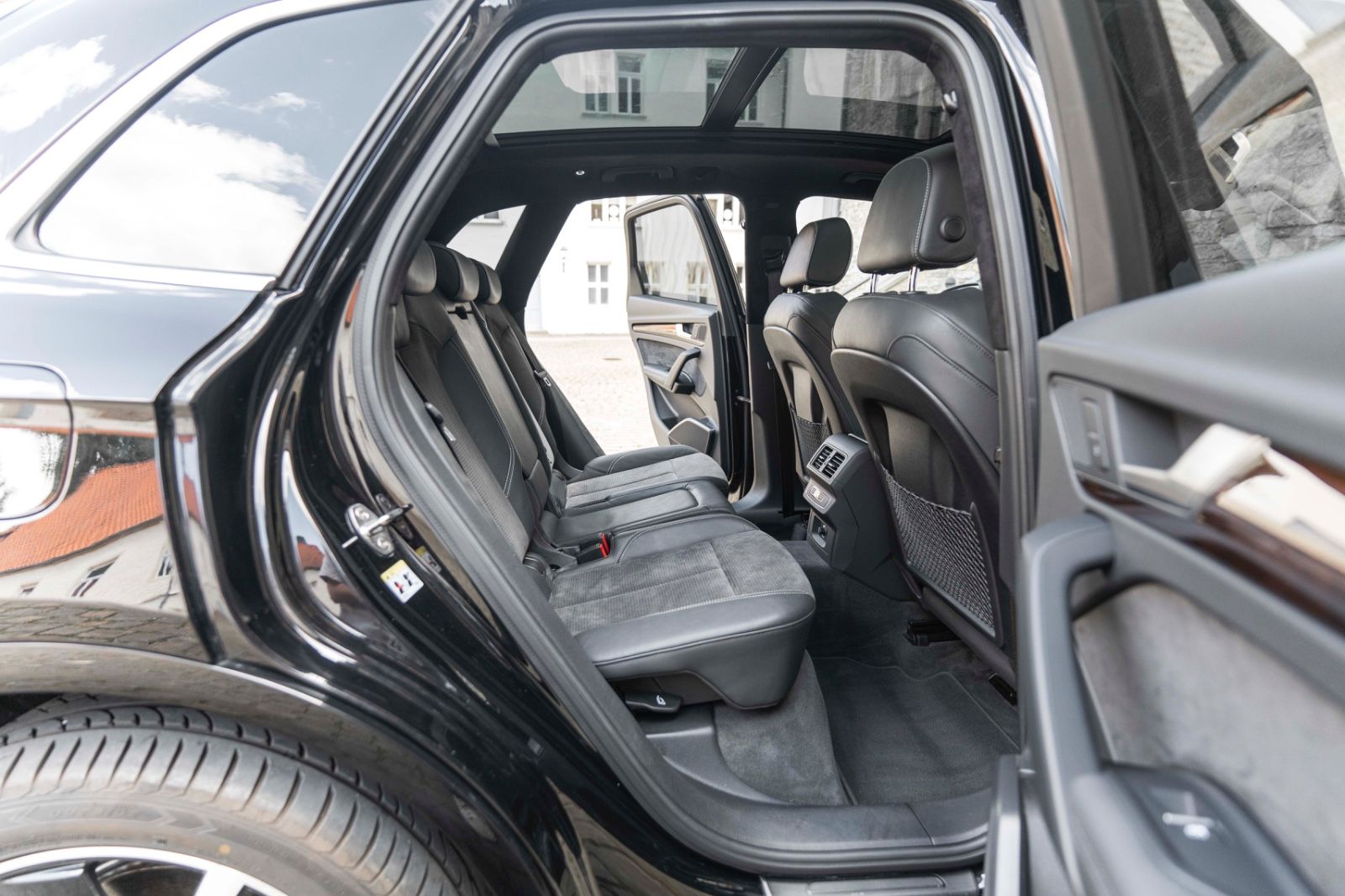 Fahrzeugabbildung Audi Q5 45TFSI QUATTRO LED KAM ALCANTARA TOTW NAV