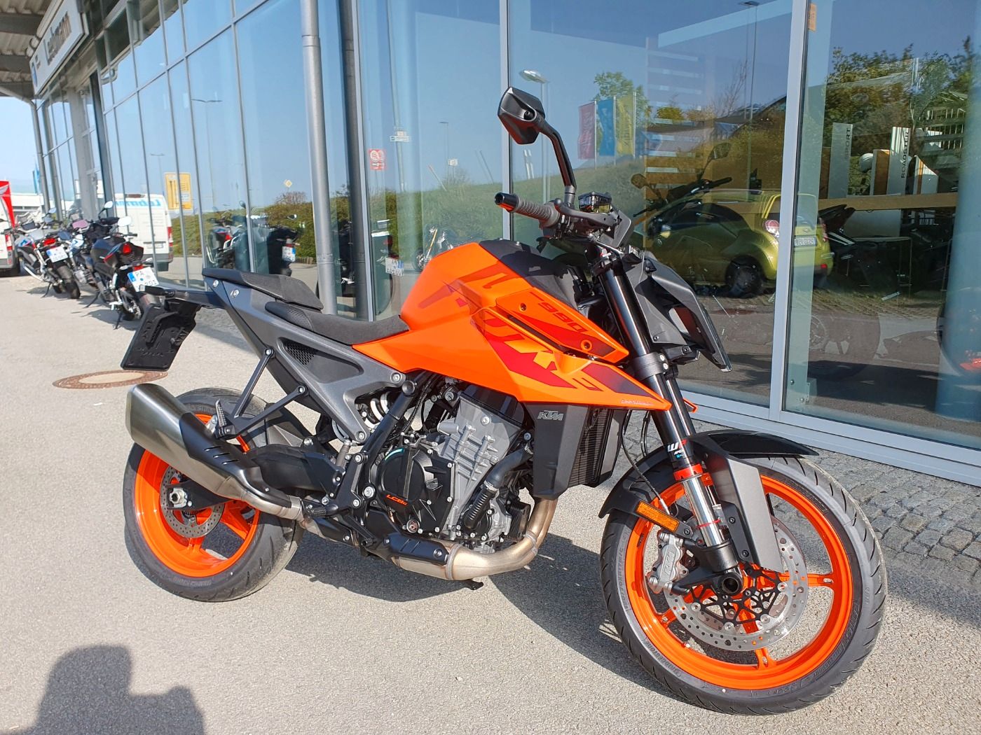 Fahrzeugabbildung KTM 990 Duke Modell 2024