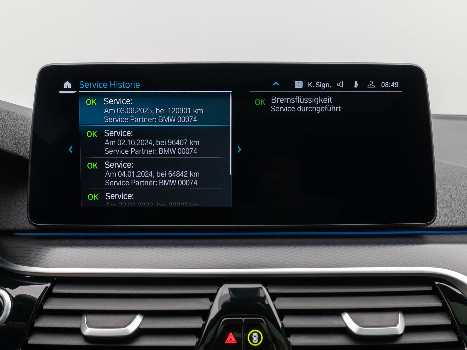 Fahrzeugabbildung BMW 530e M Sport Panorama Kamera DAB HiFi Alarm LED