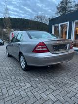 Mercedes-Benz C 180 Kompressor*TÜV NEU*PDC V+H*NAVI*SHZ*ALU - gebrauchte Mercedes-Benz C-Klasse aus dem Jahr 2005