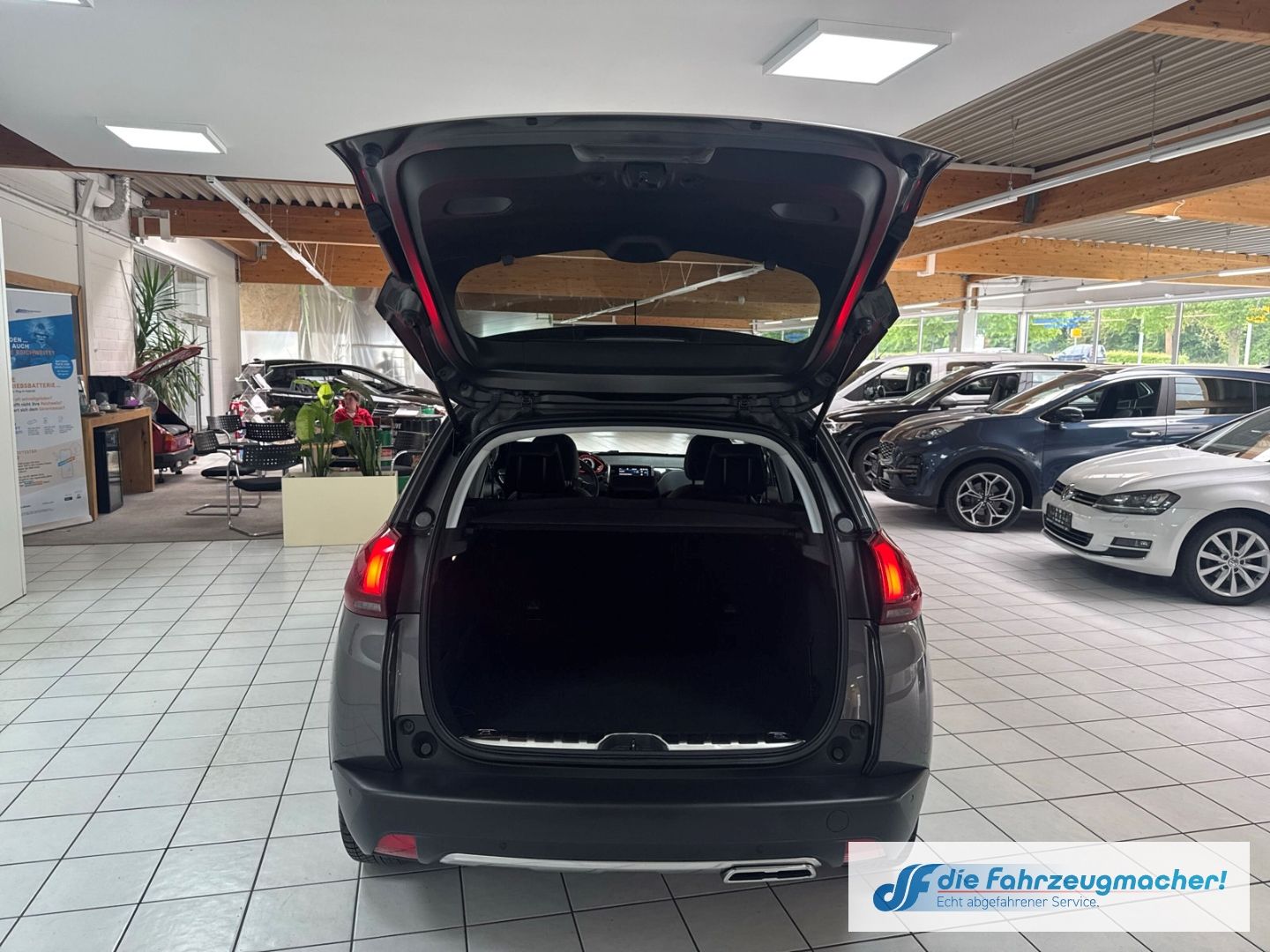 Fahrzeugabbildung Peugeot 2008 GT-LINE Allure Panorama Navi Leder ACC 2-Zo