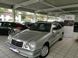Mercedes-Benz E 200 Lim.-1. Hand-Sitzheizung-AHK-Klima - Mercedes-Benz E 200 aus 1995