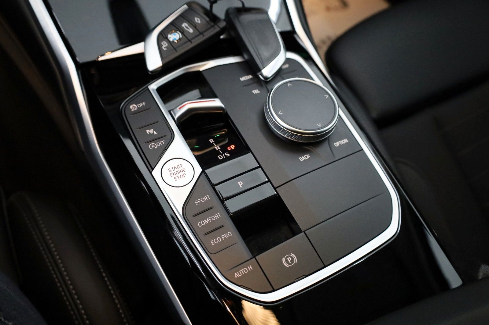 Fahrzeugabbildung BMW Lim 320i xDrive ,Head-Up, Navi,LED,SH,Teilleder