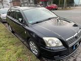 Toyota Avensis 2.0 D-4D Executive - Toyota Avensis in Duisburg