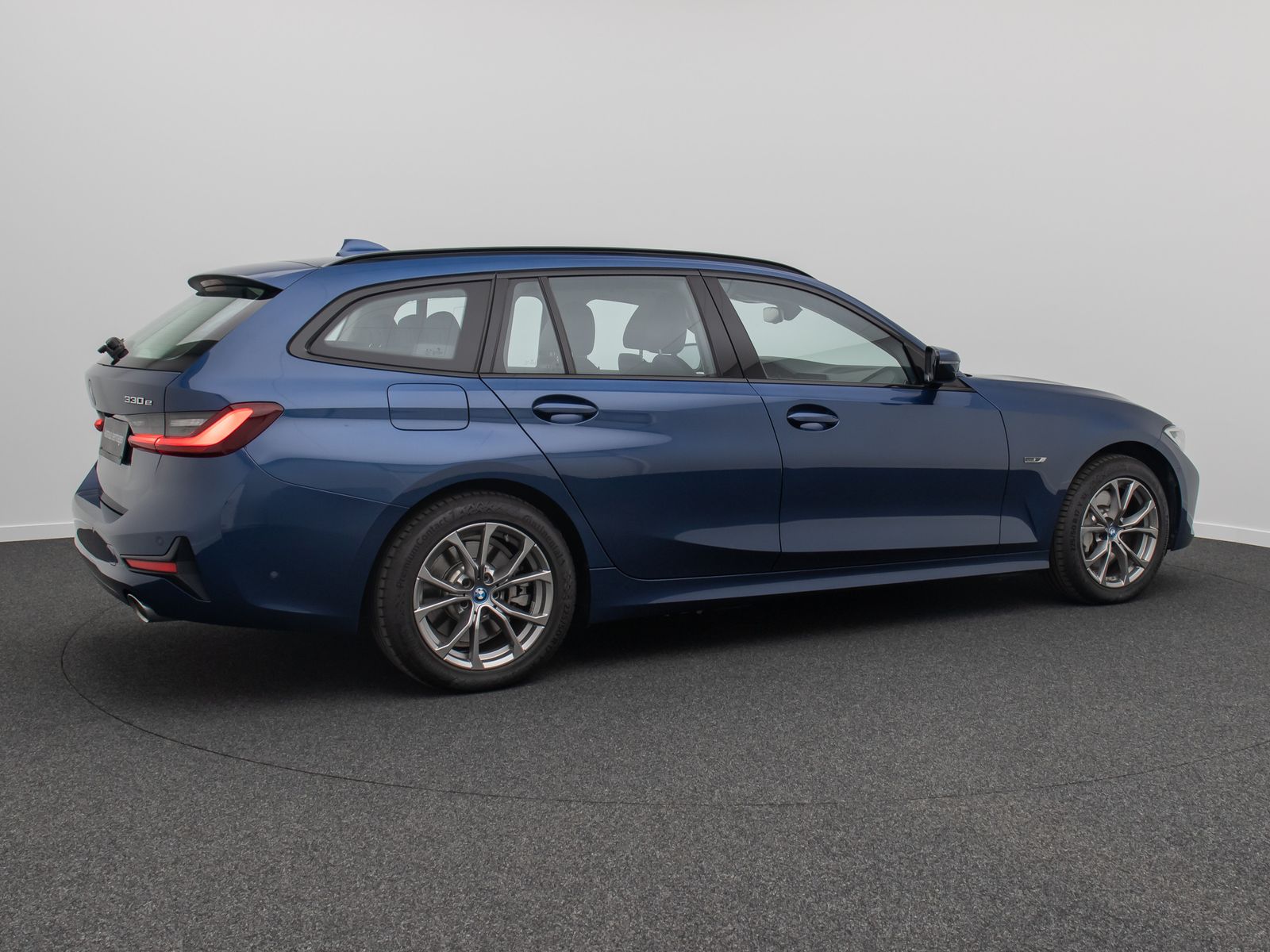 Fahrzeugabbildung BMW 330e xD Sport Line ACC Kamera DAB AHK Panorama