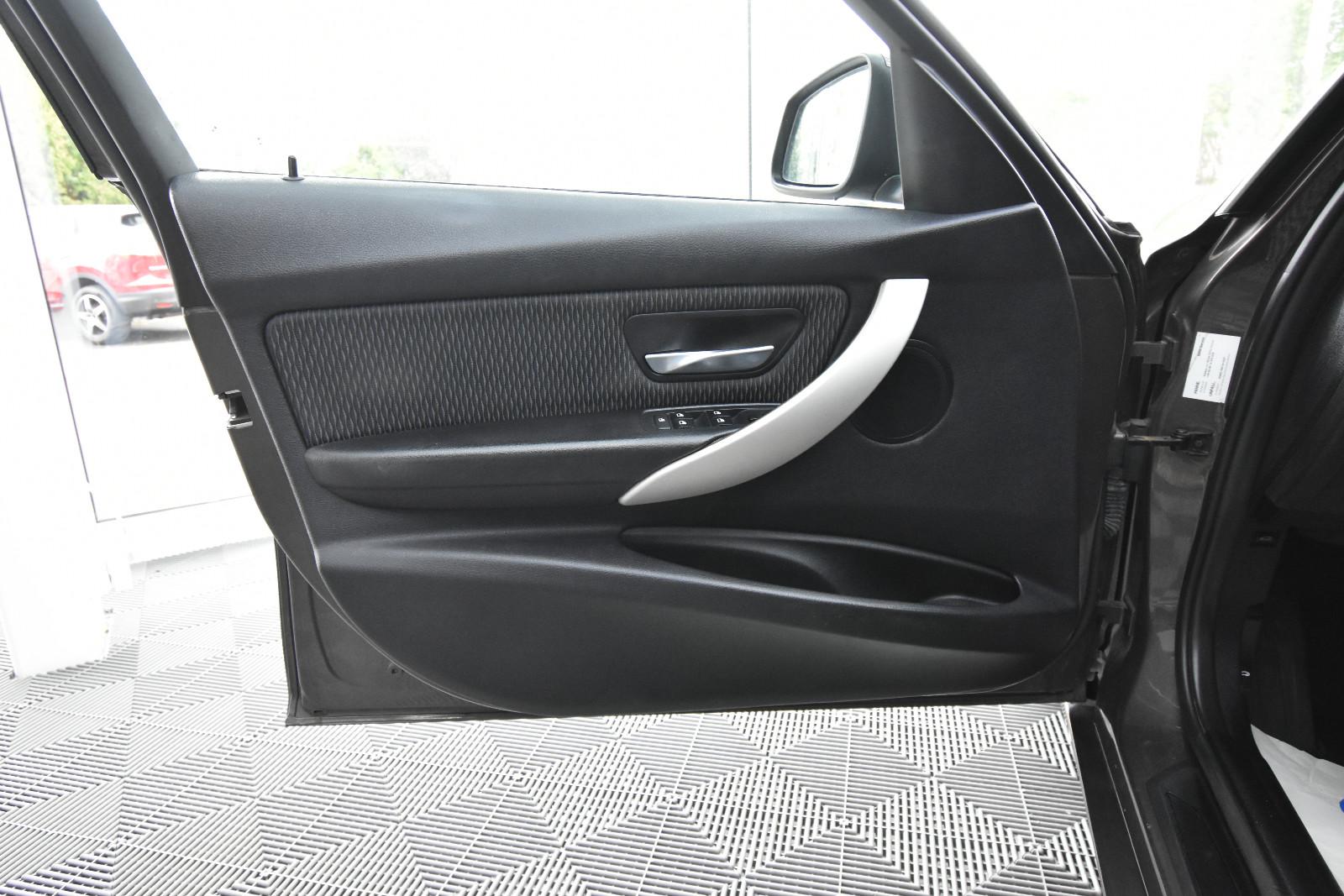BMW 320i Touring F31 184 ch • 2ème main • Sièges chauffants • Hayon électrique