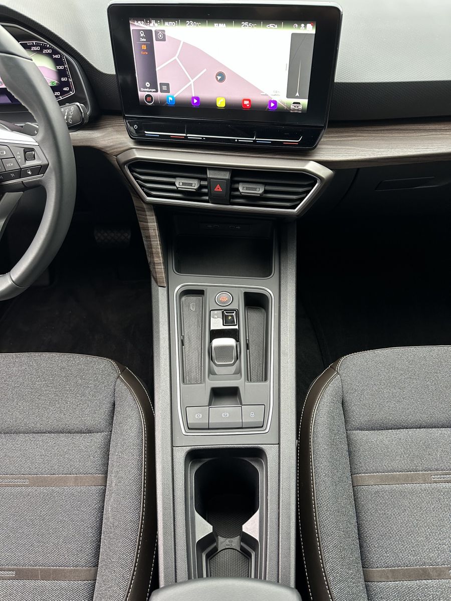 Fahrzeugabbildung SEAT Leon SpT 2.0 TDI DSG Xcellence NAV+LED+AHK+VCOCK