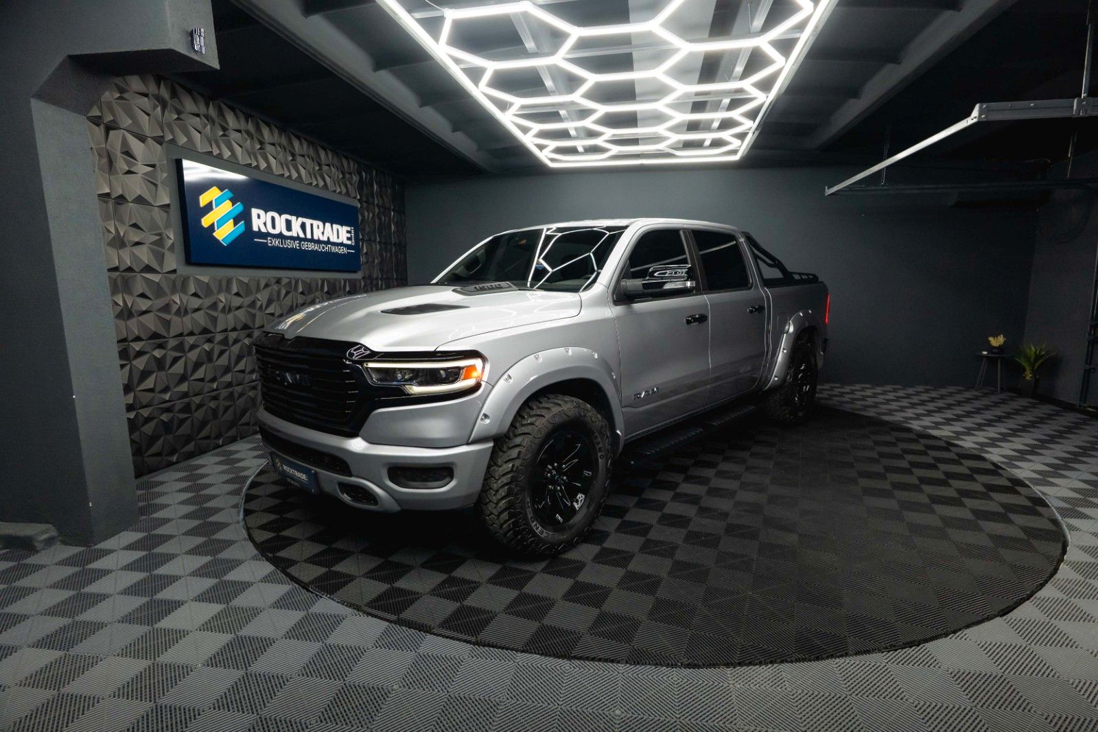 Fahrzeugabbildung Dodge RAM 5.7 V8 HEMI 4x4 LARAMIE Limited Offroad LED