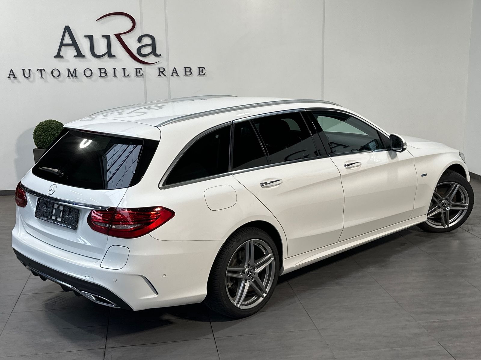 Fahrzeugabbildung Mercedes-Benz C 300 de T AMG-Line NAV+LED+AHK+ACC+KAM+AIRMATIC