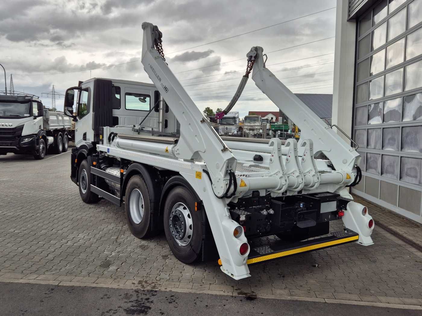 Fahrzeugabbildung Iveco X-Way AD280X42Y/PS 6x2 Meiller 16. T Funk Lift