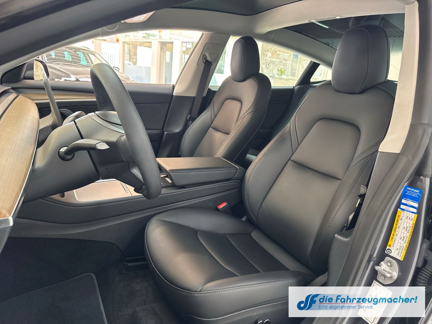Fahrzeugabbildung Tesla Model 3 RWD Soundsystem ACC El. Heckklappe WLAN