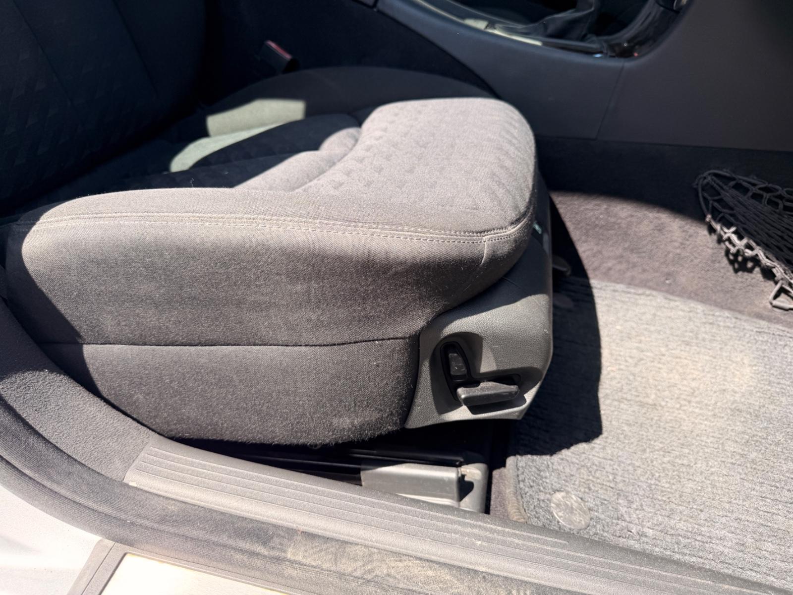 Mercedes-Benz E200 2005 — photo 19