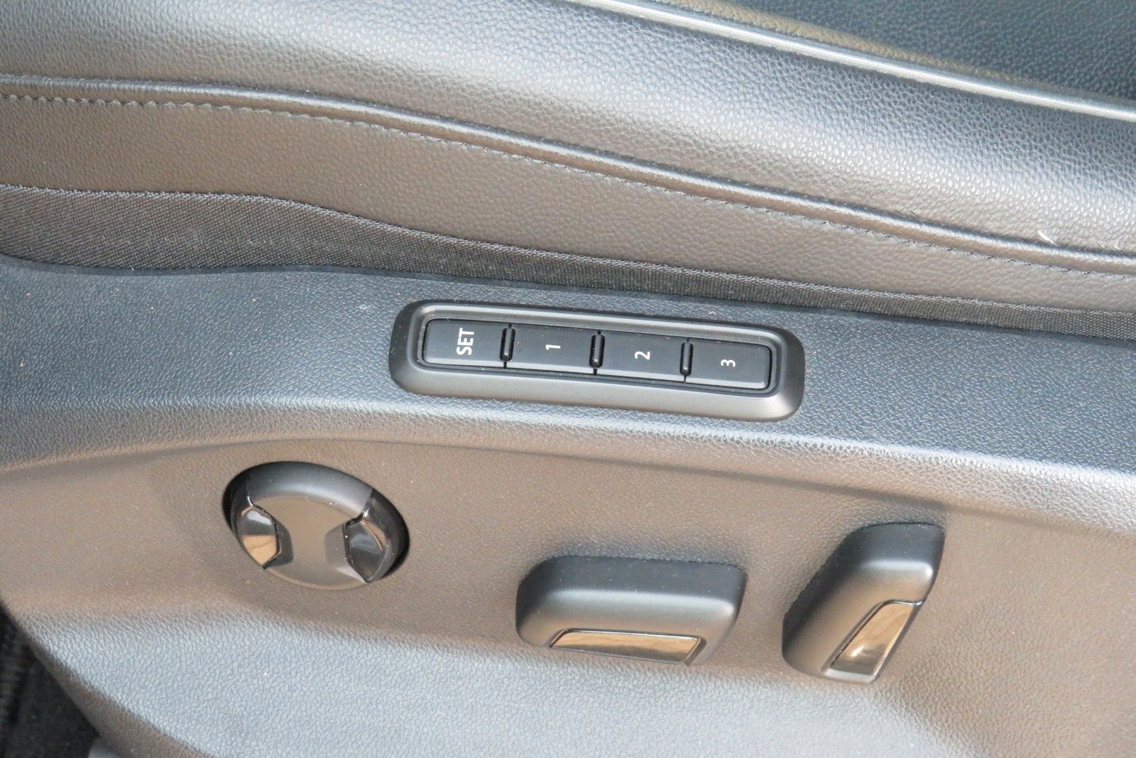 Fahrzeugabbildung SEAT Tarraco Xcellence PANO 7S ACC NAVI LEDER  LED