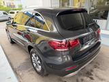 Mercedes-Benz GLC 200 GLC 4Matic (Mild-Hybrid)/ 1. Hand - Mercedes-Benz GLC 200 mit Benzin-Antrieb: Panorama-Dach