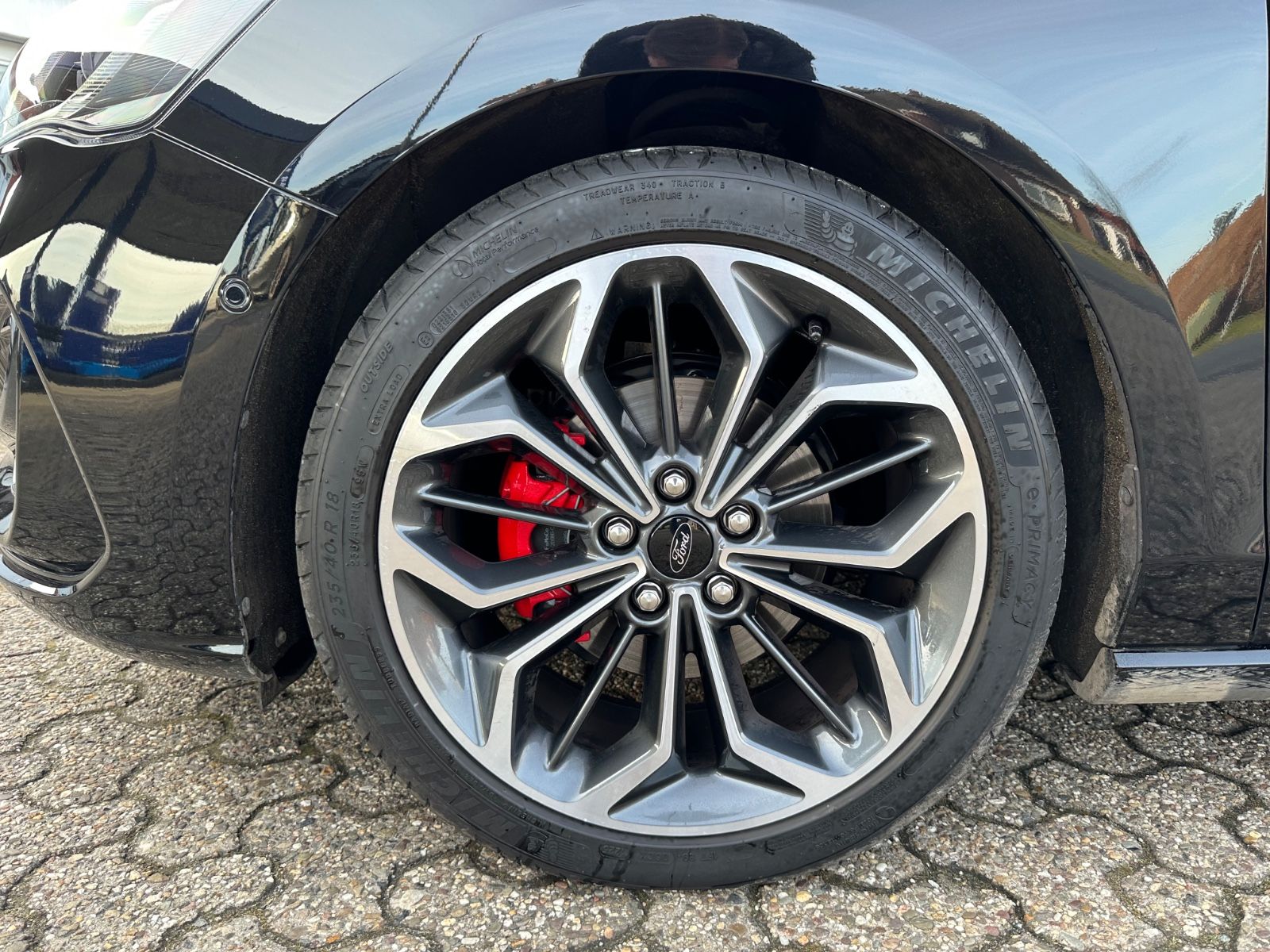 Fahrzeugabbildung Ford Focus Turnier 1.0 ST-Line X Pano/ACC/Matrix/Navi