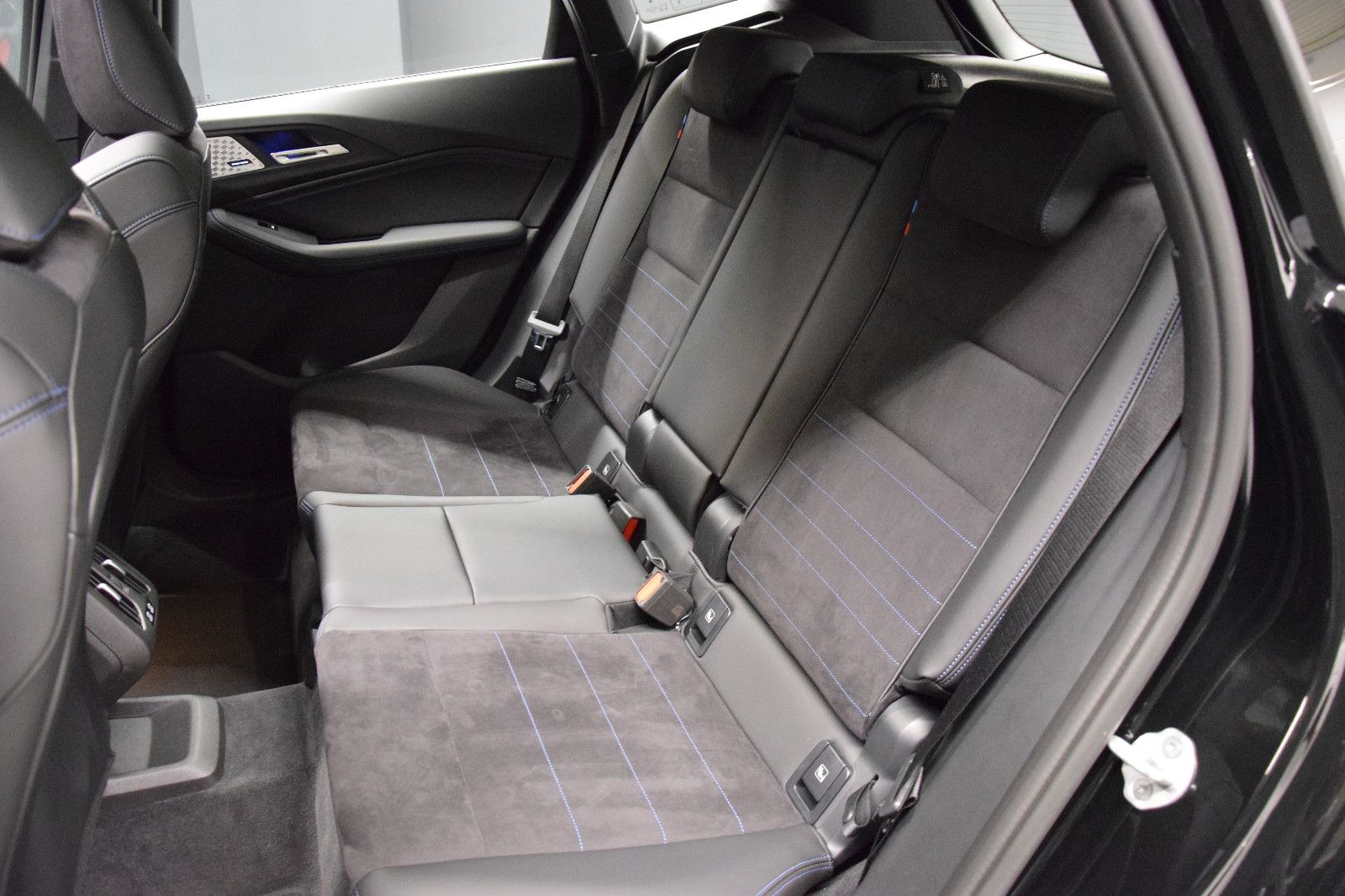 Fahrzeugabbildung BMW 223i Active Tourer xDrive M Sport HuD Pano h/k