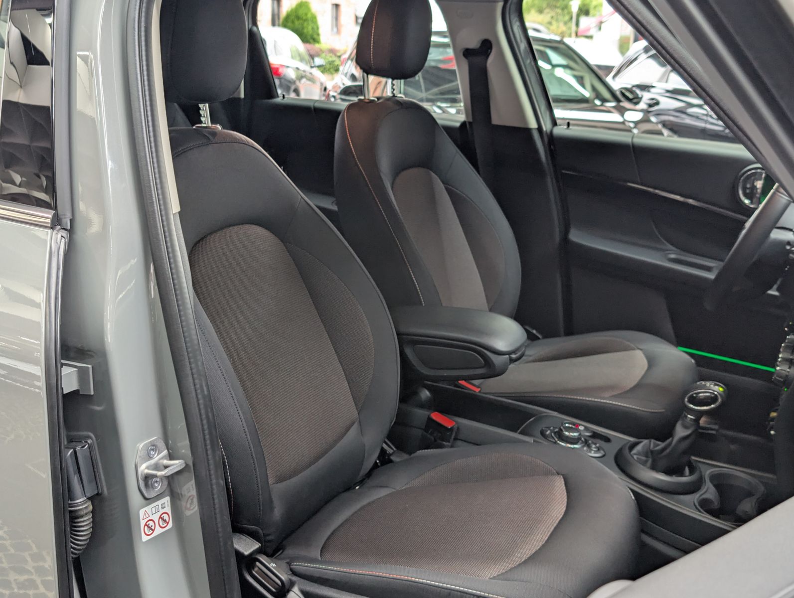 Fahrzeugabbildung MINI Countryman SE (Cooper) Essential Trim All4 94%So