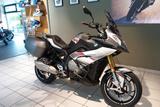BMW S1000XR mit Seitenkoffern - BMW M 1000 XR