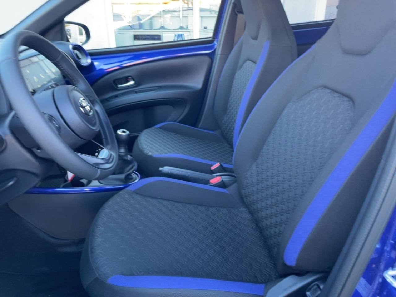 Fahrzeugabbildung Toyota Aygo X 1,0 l Teamplayer 5 M/T