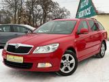 Skoda Octavia Combi Ambition /2.HAND/KLIMA/ALU/PDC - Skoda Octavia aus 2012 mit Benzin-Antrieb: Kombi