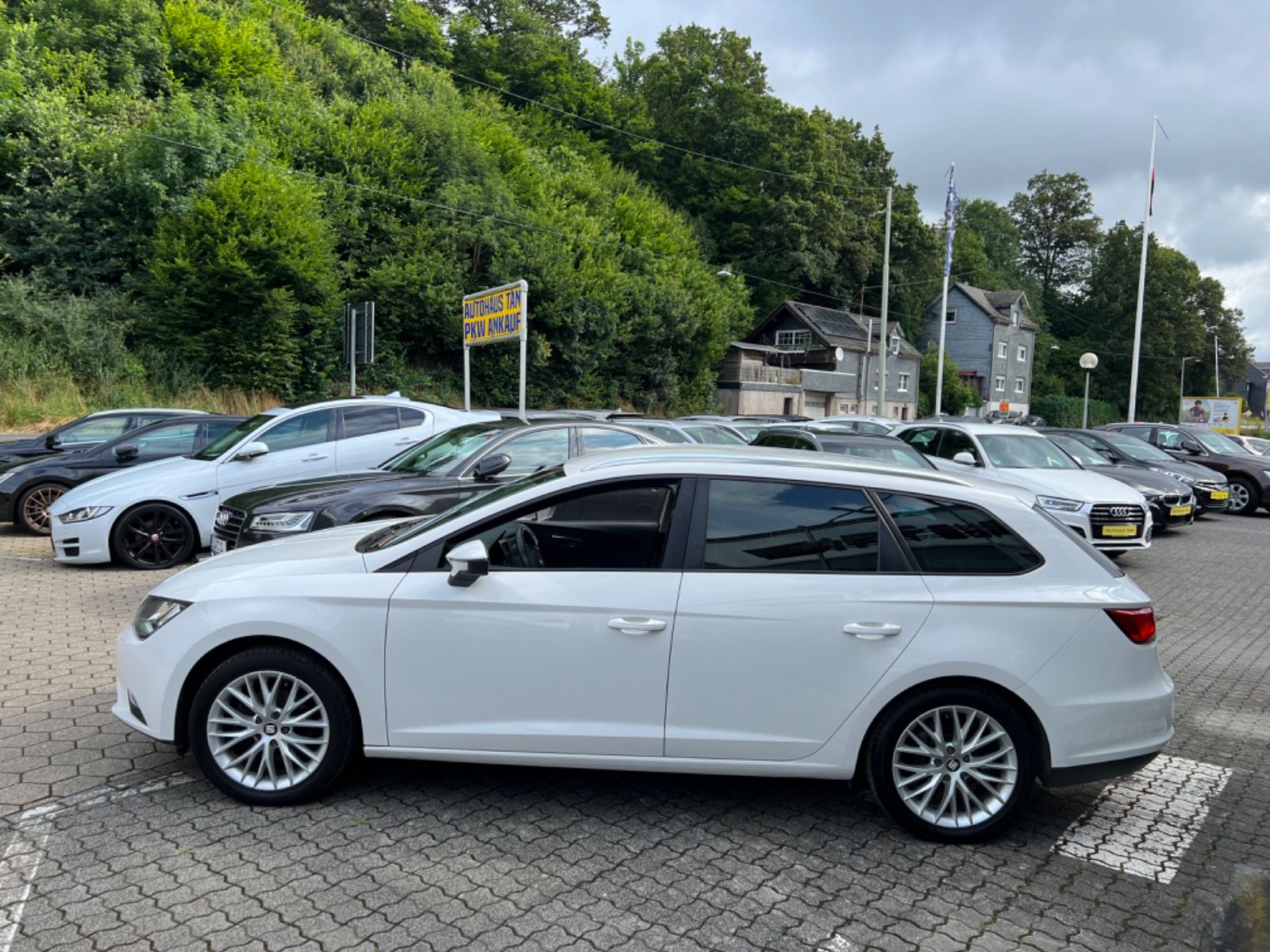 Fahrzeugabbildung SEAT Leon ST Style *SITZHEIZUNG* ROLLO *1.HAND*