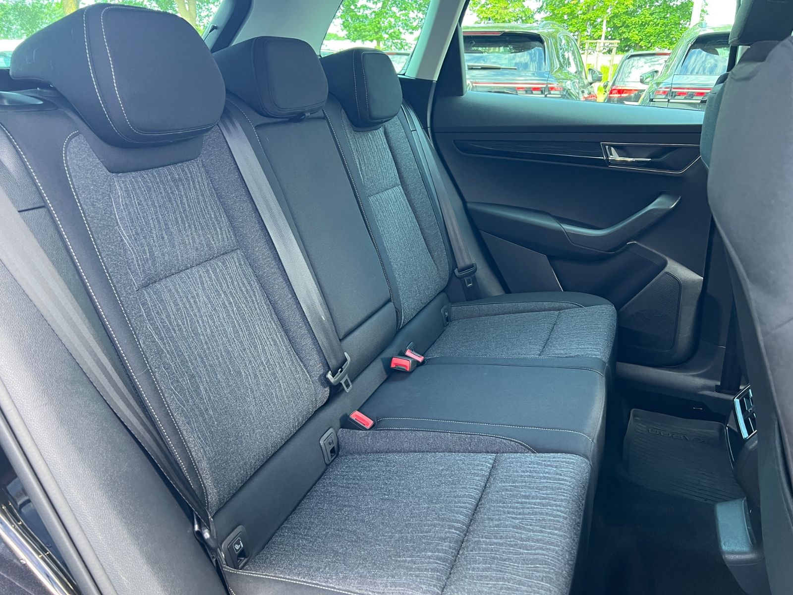 Fahrzeugabbildung SKODA Karoq Style 2.0 TDI DSG *AHK,LED,Navi,Kamera,18'