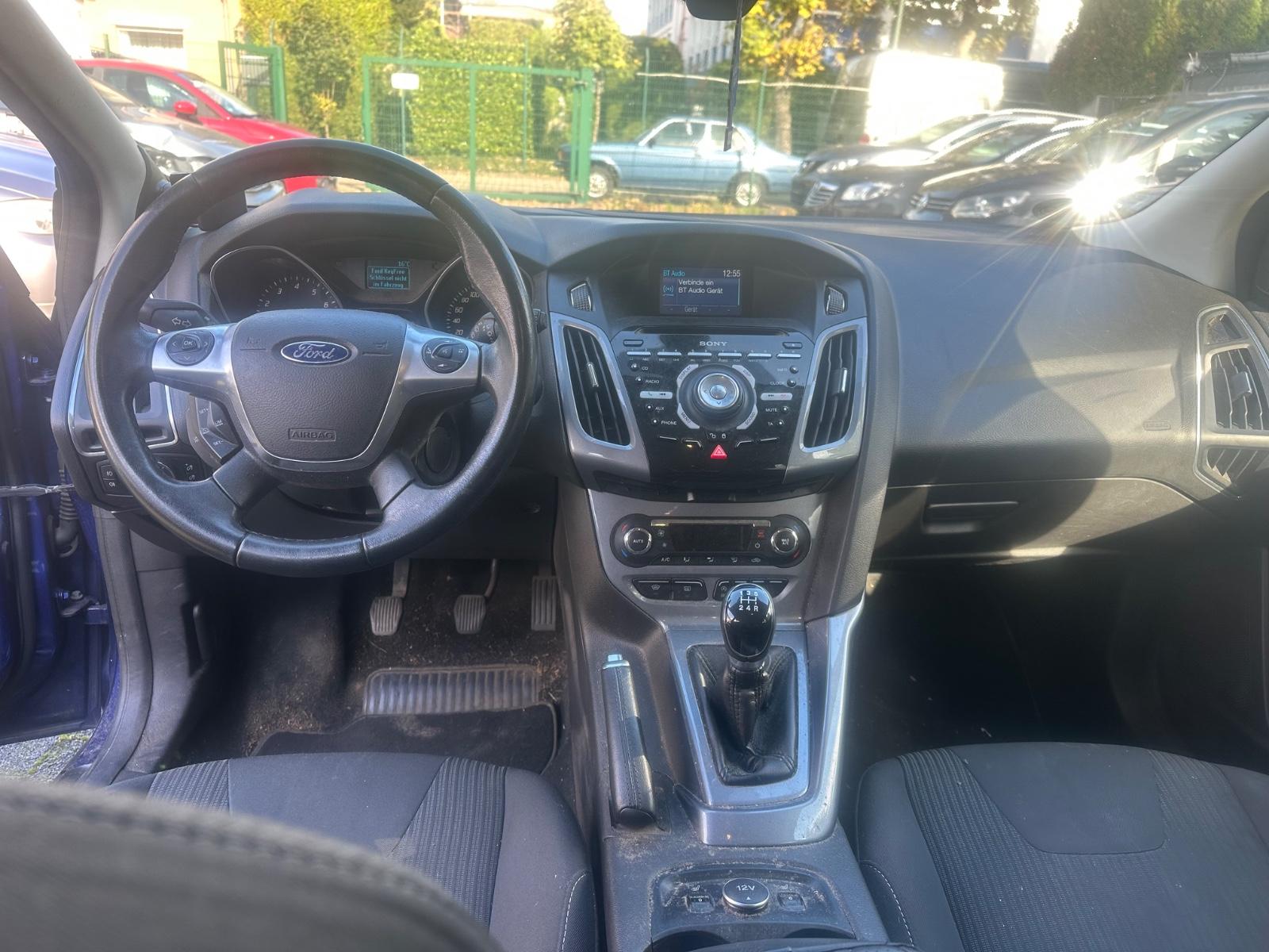 Ford Focus 2014 — photo 9