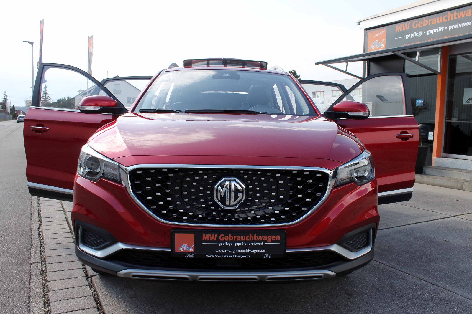 Fahrzeugabbildung MG ZS EV Luxury 5D ACC PANO NAV CarPlay BT SHZ KAM