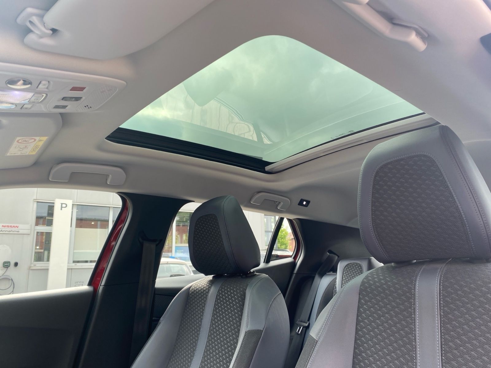 Fahrzeugabbildung Peugeot 2008 1.2 PureTech 130 Allure *ePano*360'*GJR*Alu