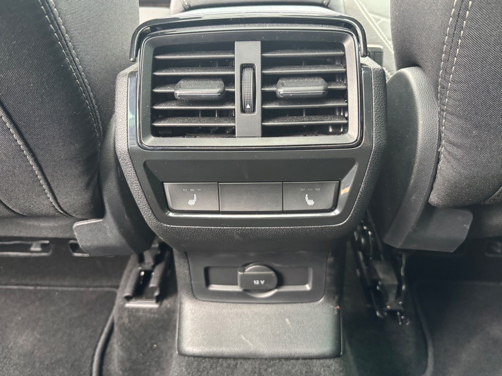 Fahrzeugabbildung SKODA Karoq Sportline 1.5 TSI Pano AHK