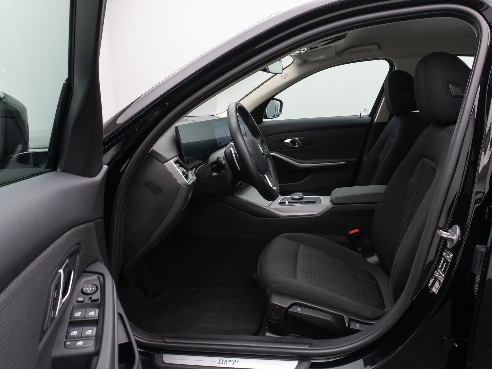 Fahrzeugabbildung BMW 318i HUD DAB CockPitPro PDC Geschwindigkeitsreg