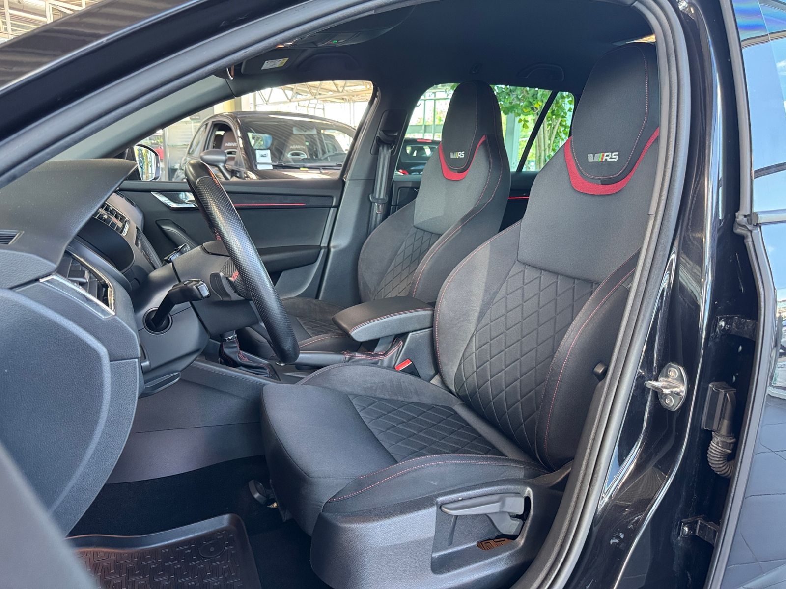 Fahrzeugabbildung SKODA Octavia Combi RS 245 LED NAVI ALU