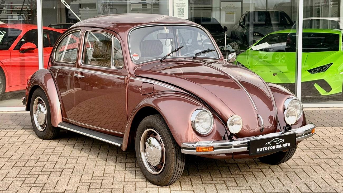 Volkswagen Sondermodell Aubergine-Käfer 1200 L restauriert