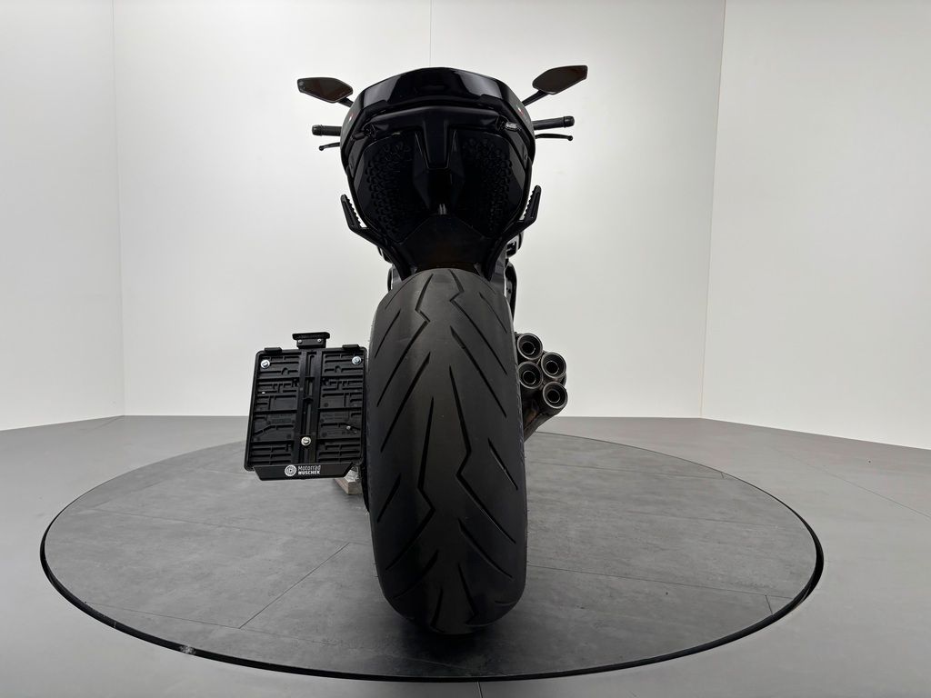 Fahrzeugabbildung Ducati DIAVEL V4 *SEITL. KENNZEICHENHALTER *NEUWERTIG