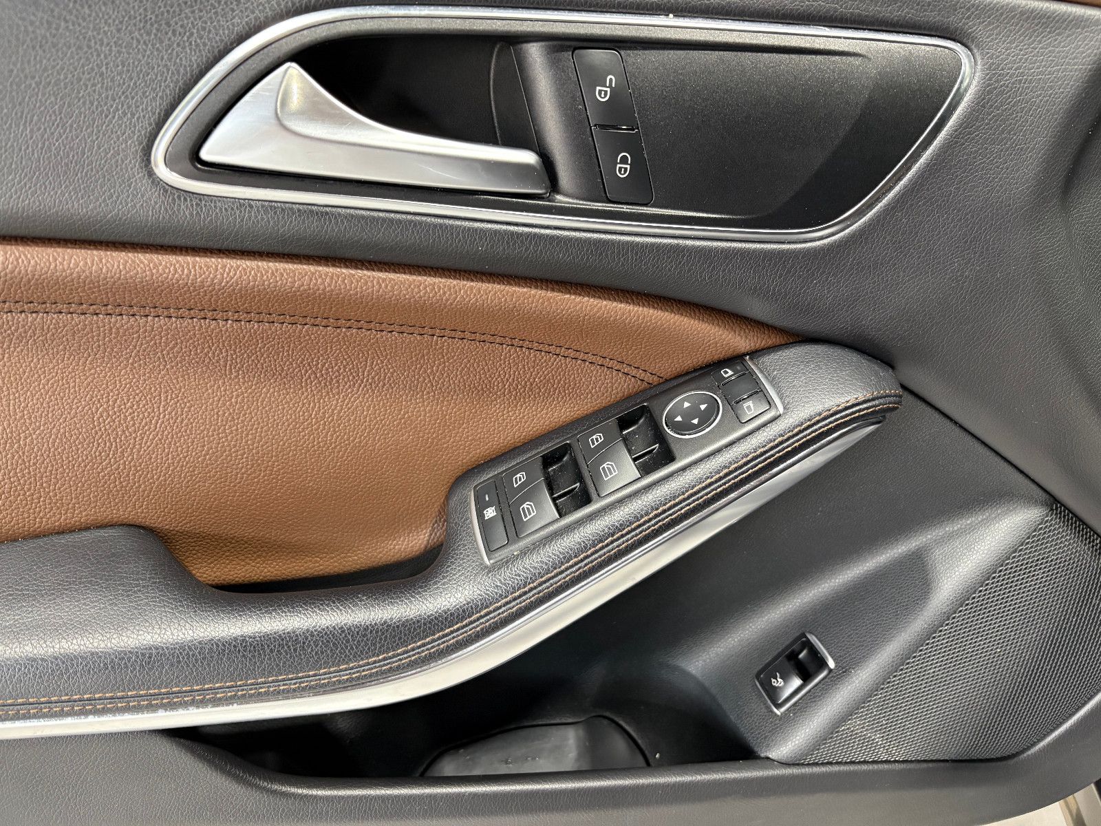 Fahrzeugabbildung Mercedes-Benz CLA 250/KAMERA/SHZ/NAVI/AMG-LINE/KLIMA/TEMPOMAT