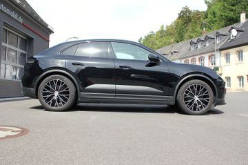 Porsche Macan 4*21"MacanDesign,AHK,ACC,Pano,Lederpaket*