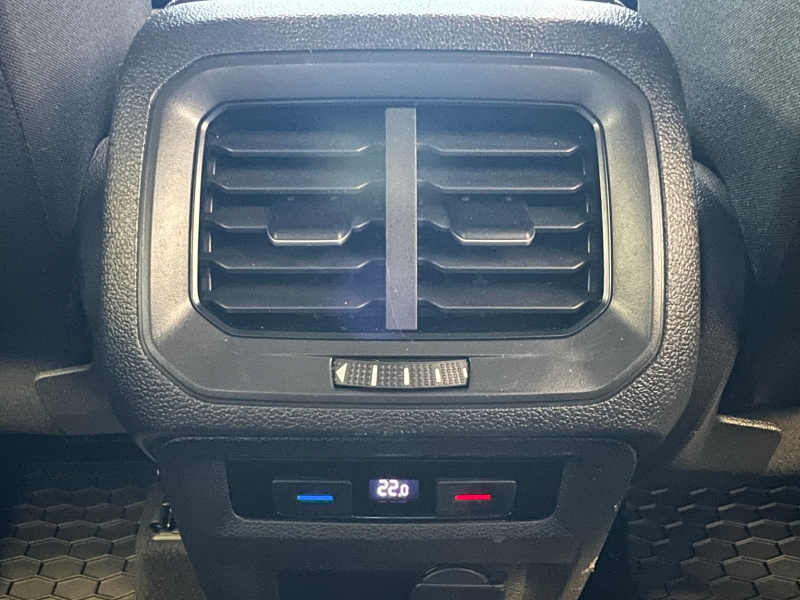 Fahrzeugabbildung Volkswagen Tiguan Trendline 1.4 TSI DSG *AHK, Sitzheizung,