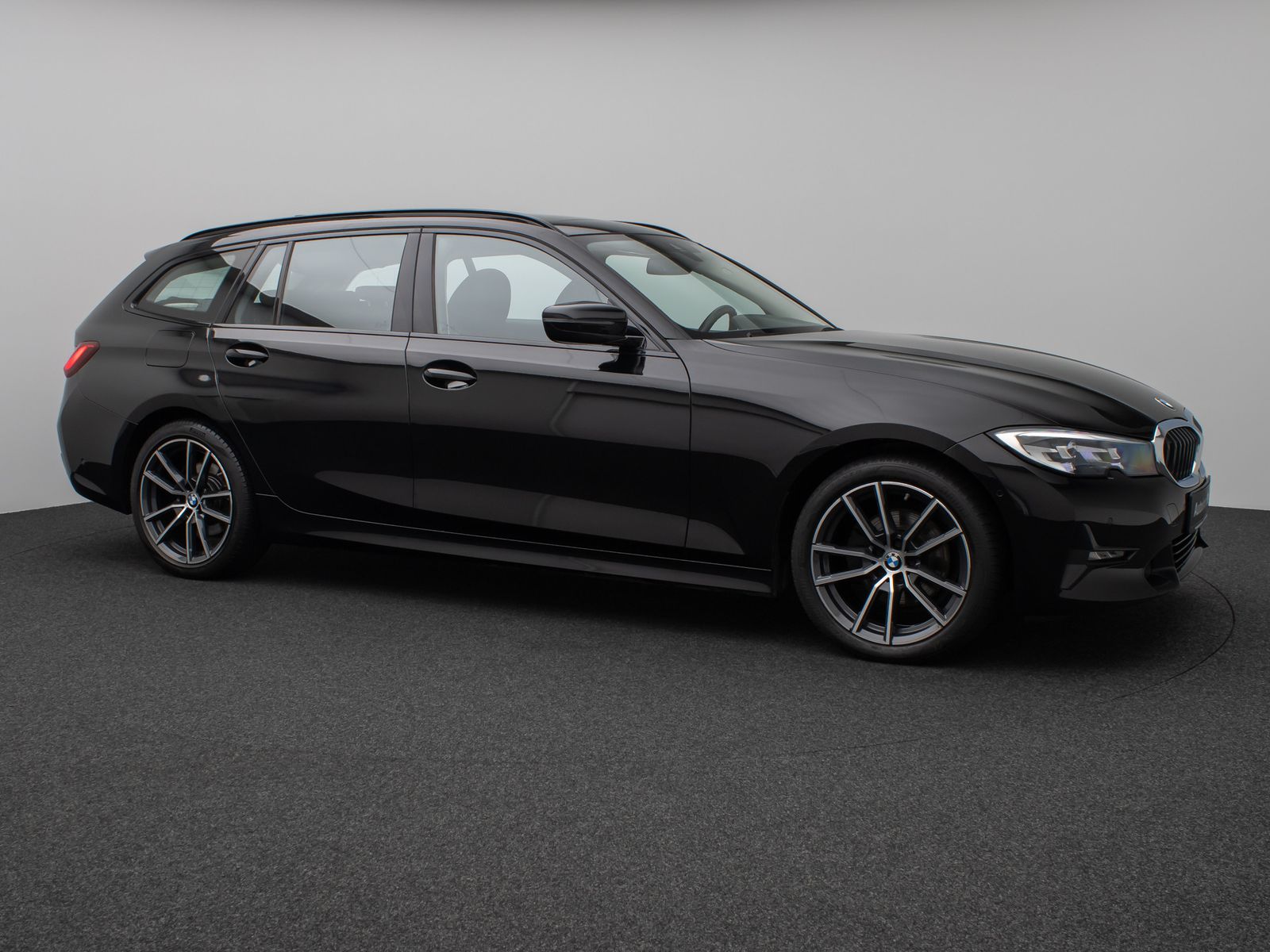 Fahrzeugabbildung BMW 320d  Sport Line Panorama HUD DAB Lordos LED PDC