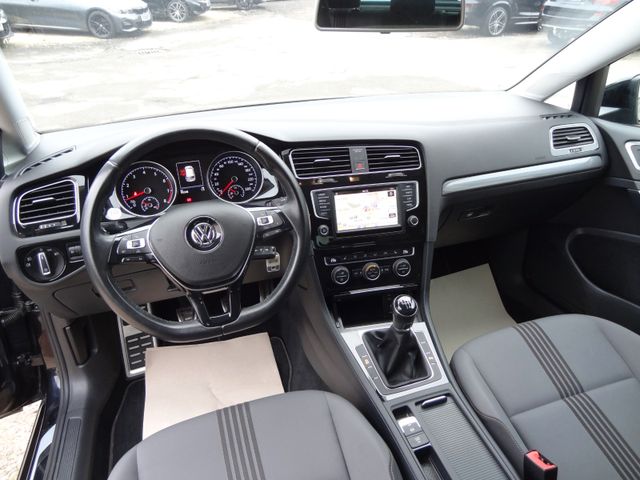 Fahrzeugabbildung Volkswagen Golf VII Lim. Allstar/ 2.Hd/SitzH/Navi/PDC/Tempo