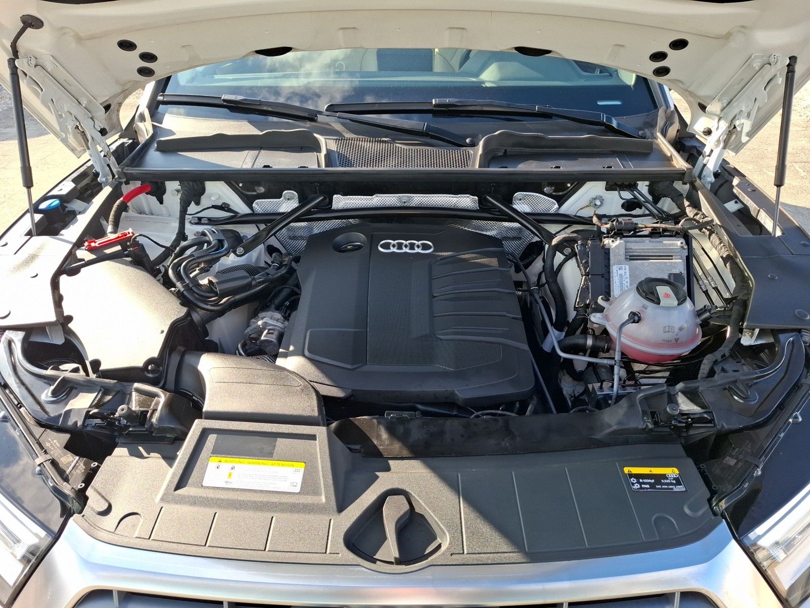 AUDI Q5 40 TDI quattro sport S-TRONIC / LEDER / AHK / - Image 17