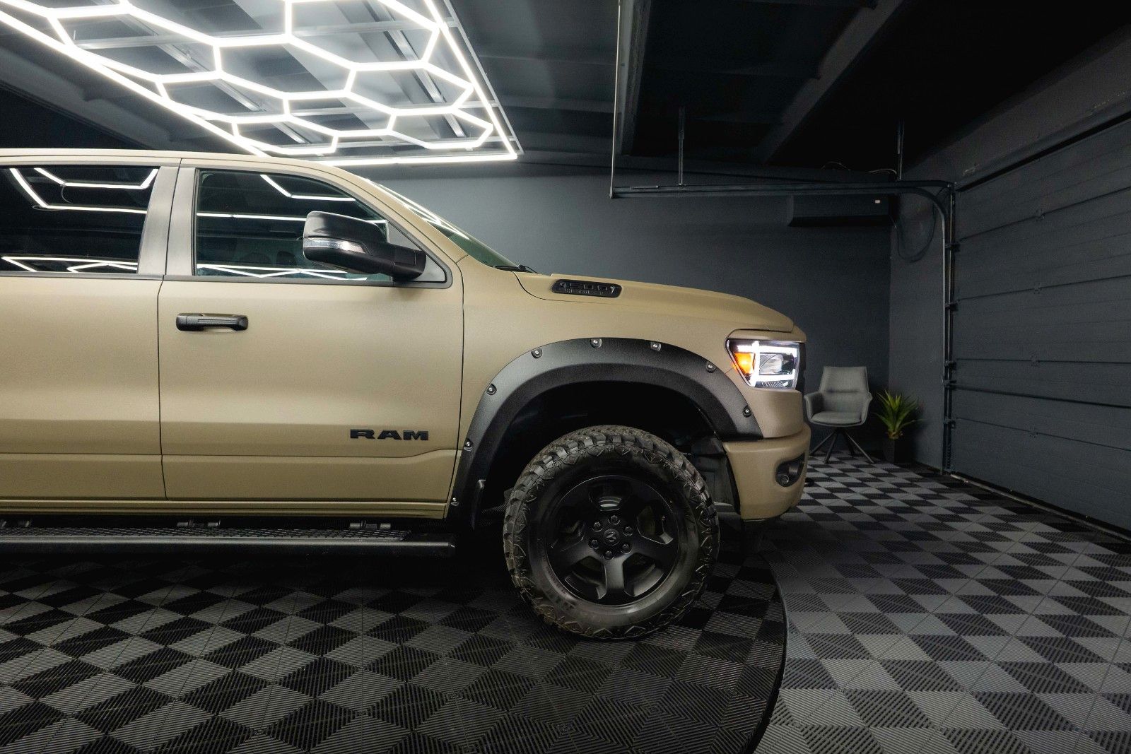 Fahrzeugabbildung Dodge RAM 5.7 V8 HEMI 4x4 PUNISHER LONGBED AxleLock