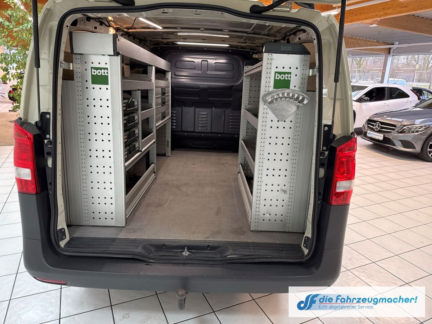 Fahrzeugabbildung Mercedes-Benz Vito Kasten 110 CDI WORKER PLUS FWD lang EU6d-T